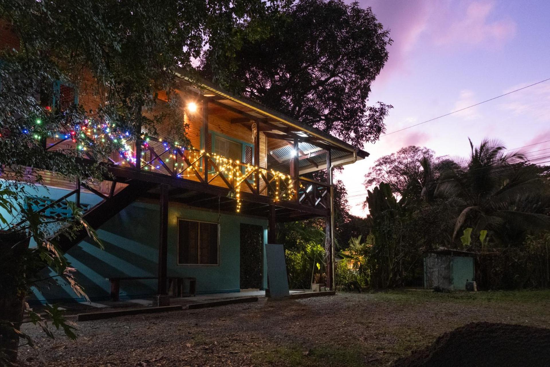 Hotel Casa Aldirica à Cahuita Extérieur photo