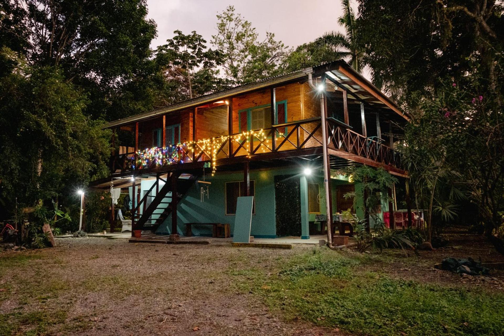 Hotel Casa Aldirica à Cahuita Extérieur photo